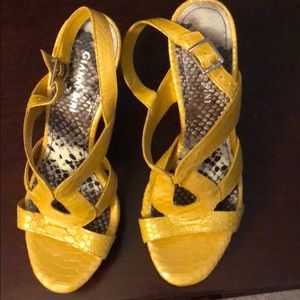 Gianni Bini yellow heels